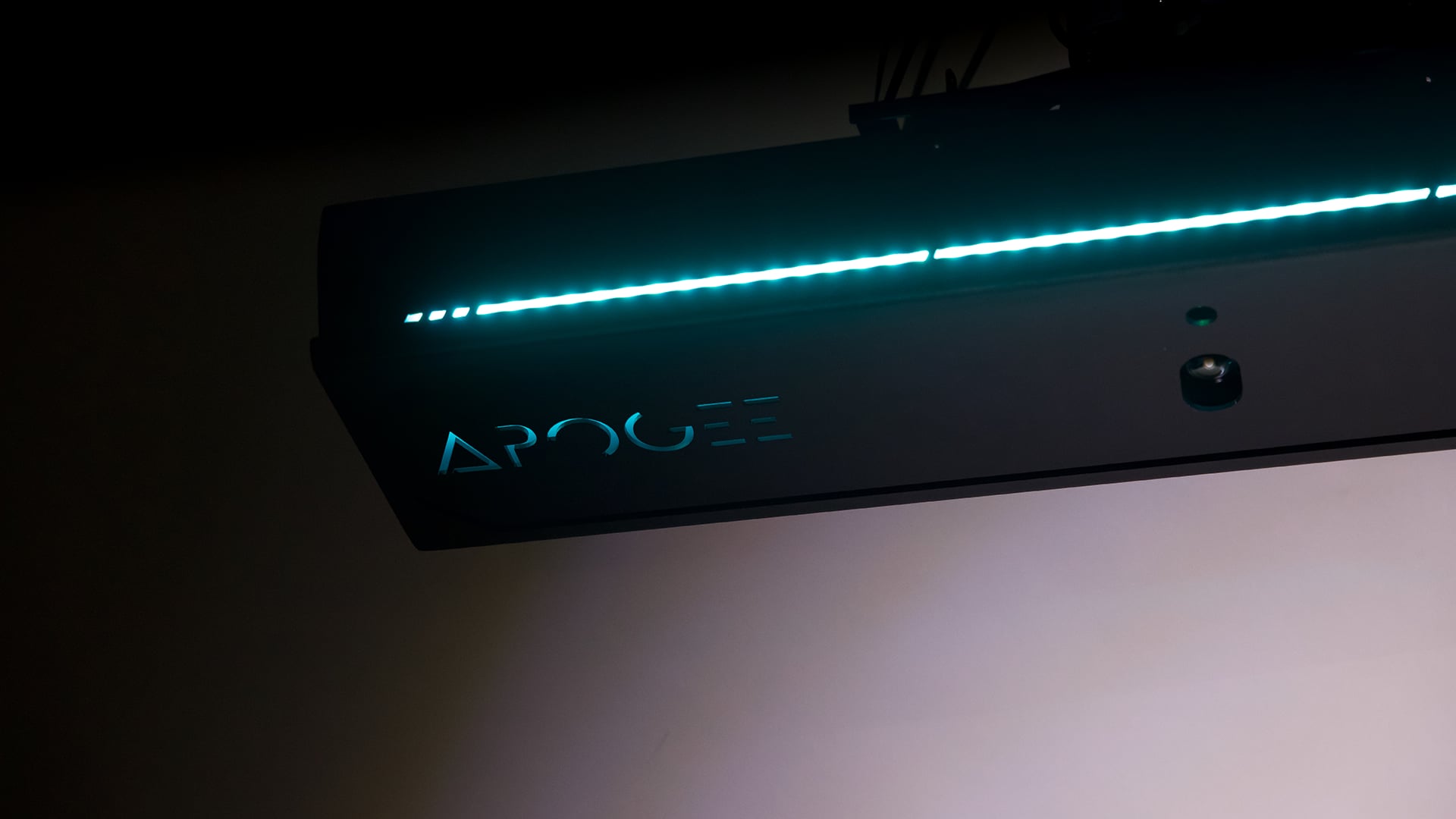 TruGolf Apogee installed, LED indicator lit